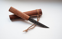 небольшой нож якутского типа с яблоней и торсированым клином