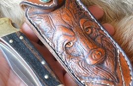 The sheath is carved leather "Hunter werewolf"