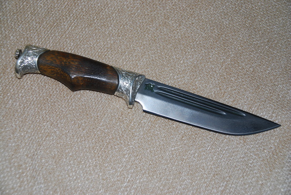 Нож из булатной стали