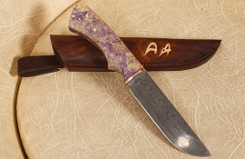 Knife with damask steel